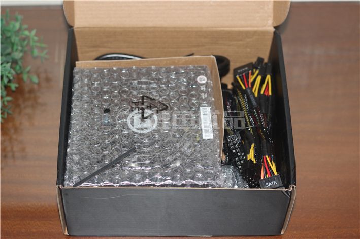 价格实惠，又能净化空气-艾湃电竞AP-550TI额定550W纳米光触媒电源