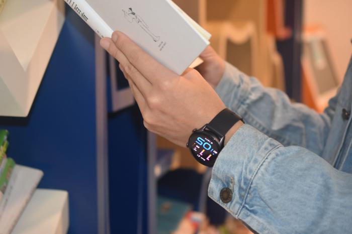 用实力说话！Amazfit 跃我 GTR3评测，百元价位这表买了真不亏