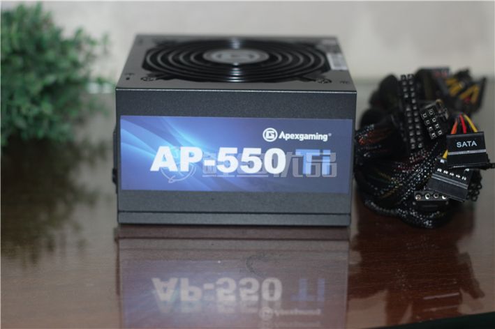 价格实惠，又能净化空气-艾湃电竞AP-550TI额定550W纳米光触媒电源