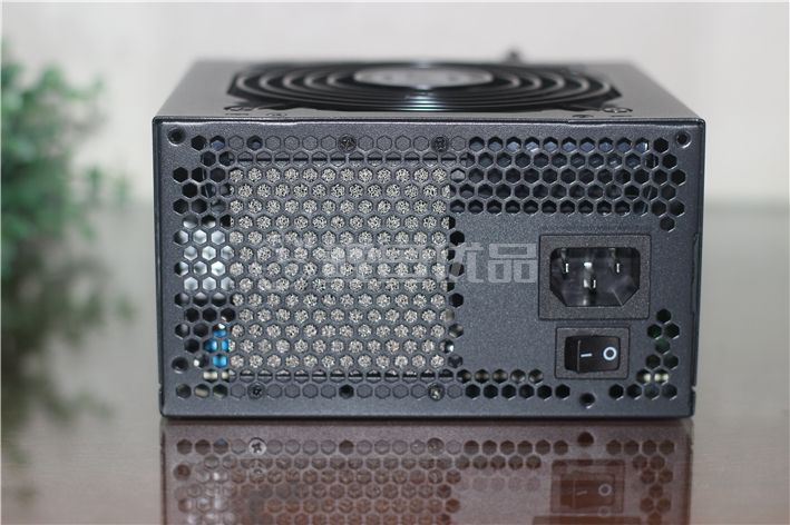 价格实惠，又能净化空气-艾湃电竞AP-550TI额定550W纳米光触媒电源