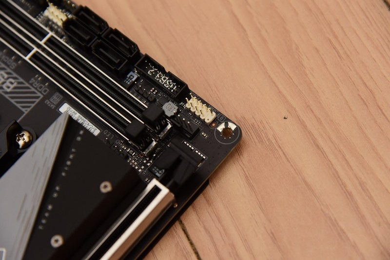 为了ZEN3锐龙，来自B550和X570的硬核PK