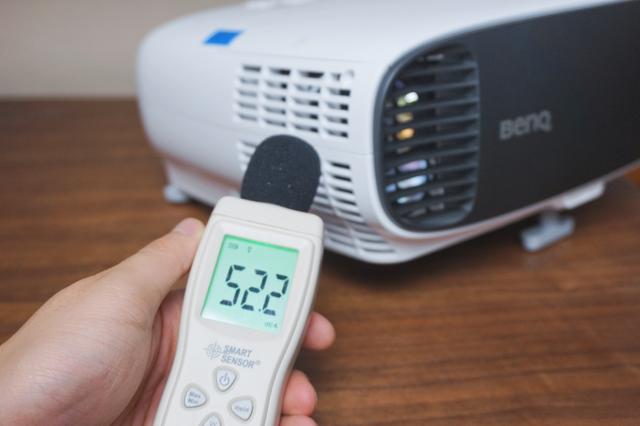 大墙何必浪费在小电视机身上——明基W1700M 4K家用投影仪 评测