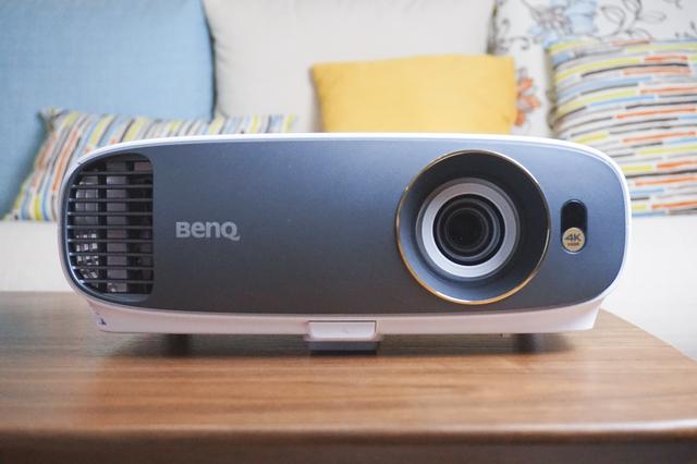 大墙何必浪费在小电视机身上——明基W1700M 4K家用投影仪 评测