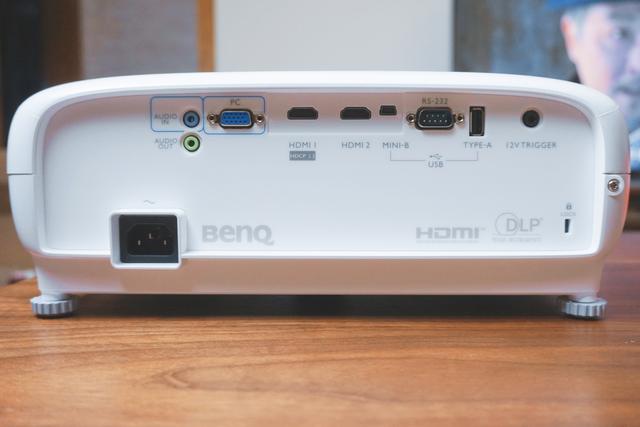 大墙何必浪费在小电视机身上——明基W1700M 4K家用投影仪 评测