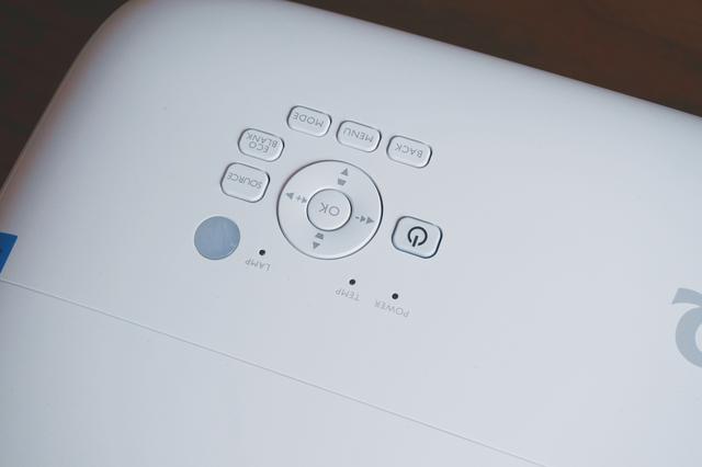 大墙何必浪费在小电视机身上——明基W1700M 4K家用投影仪 评测