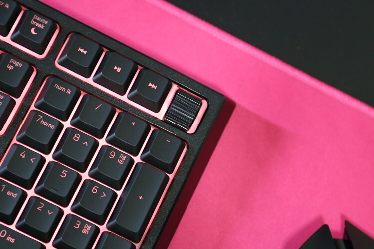 最佳轻机械键盘体验：雷蛇雨林狼蛛V2  Razer Ornata v2