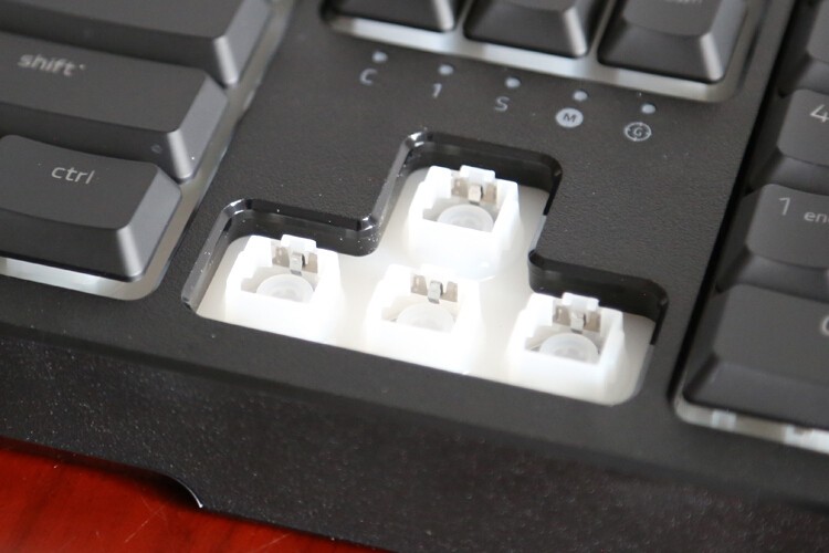 最佳轻机械键盘体验：雷蛇雨林狼蛛V2  Razer Ornata v2