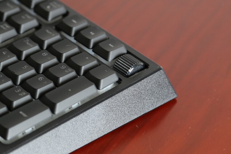 最佳轻机械键盘体验：雷蛇雨林狼蛛V2  Razer Ornata v2