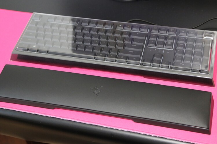 最佳轻机械键盘体验：雷蛇雨林狼蛛V2  Razer Ornata v2