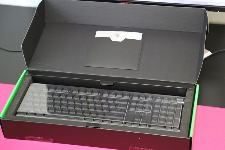 最佳轻机械键盘体验：雷蛇雨林狼蛛V2  Razer Ornata v2