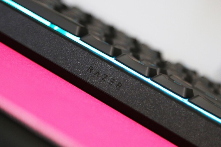 最佳轻机械键盘体验：雷蛇雨林狼蛛V2  Razer Ornata v2