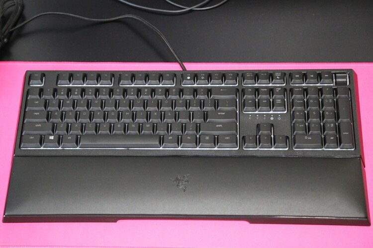 最佳轻机械键盘体验：雷蛇雨林狼蛛V2  Razer Ornata v2