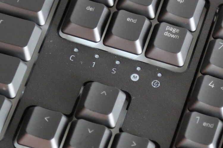 最佳轻机械键盘体验：雷蛇雨林狼蛛V2  Razer Ornata v2