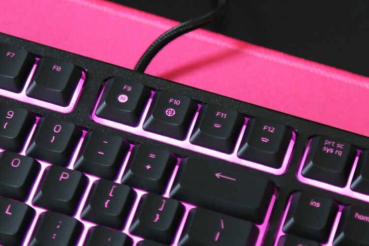 最佳轻机械键盘体验：雷蛇雨林狼蛛V2  Razer Ornata v2