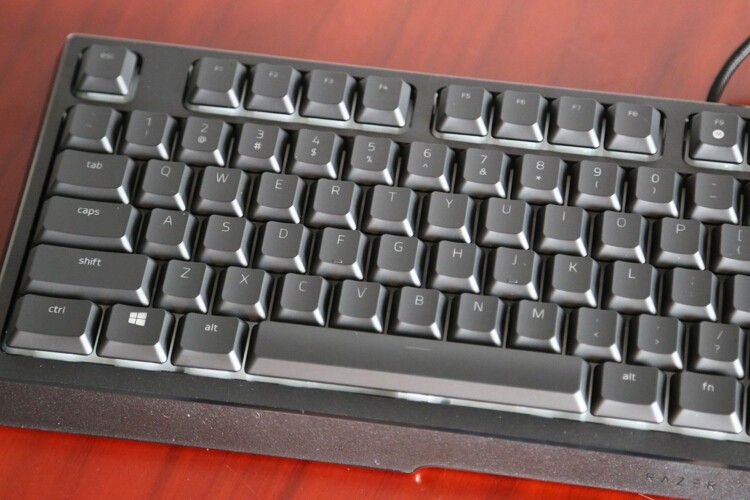 最佳轻机械键盘体验：雷蛇雨林狼蛛V2  Razer Ornata v2