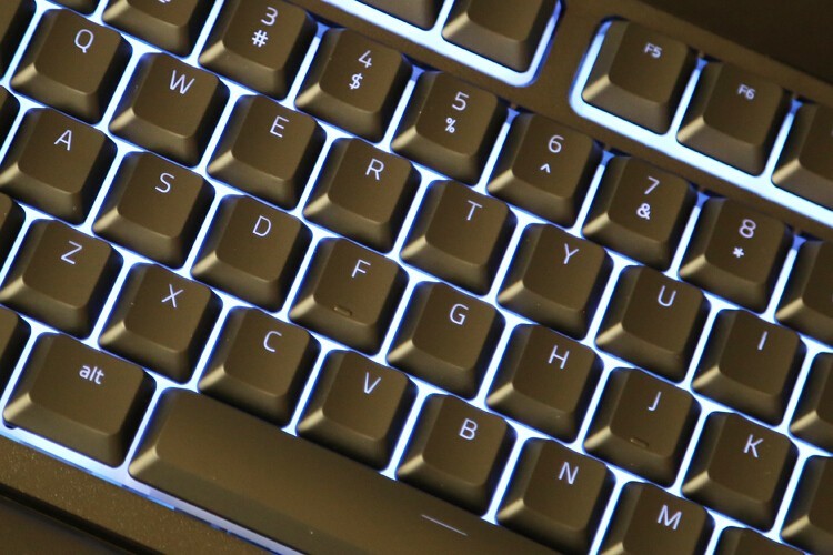 最佳轻机械键盘体验：雷蛇雨林狼蛛V2  Razer Ornata v2