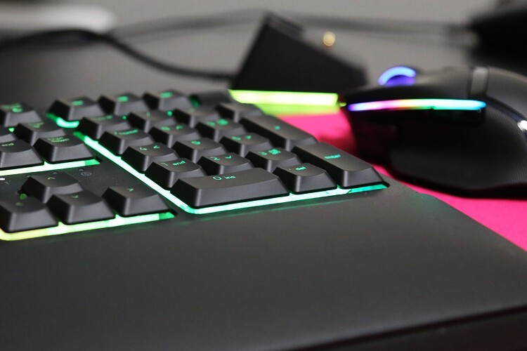 最佳轻机械键盘体验：雷蛇雨林狼蛛V2  Razer Ornata v2