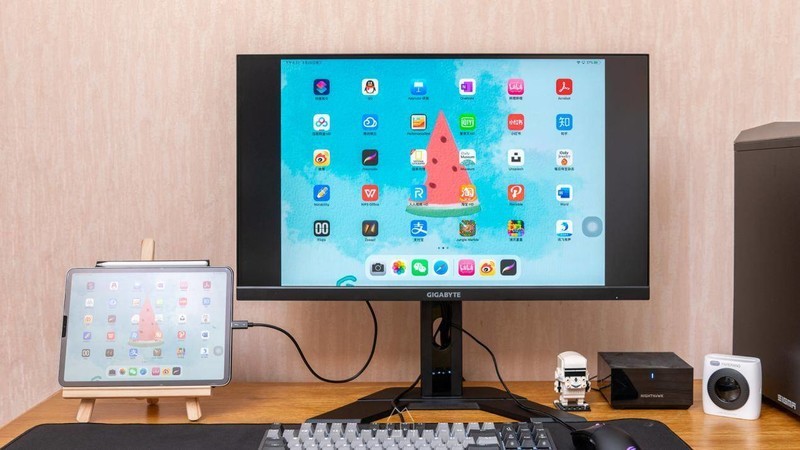 一套键鼠控制两台主机设备？——KVM显示器：技嘉M27Q上手