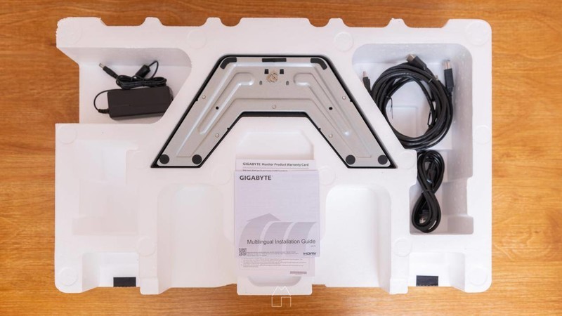 一套键鼠控制两台主机设备？——KVM显示器：技嘉M27Q上手