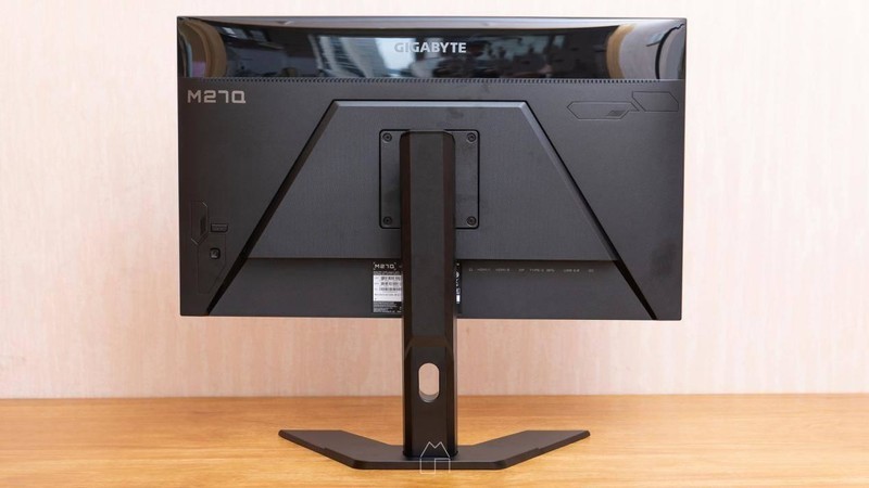 一套键鼠控制两台主机设备？——KVM显示器：技嘉M27Q上手