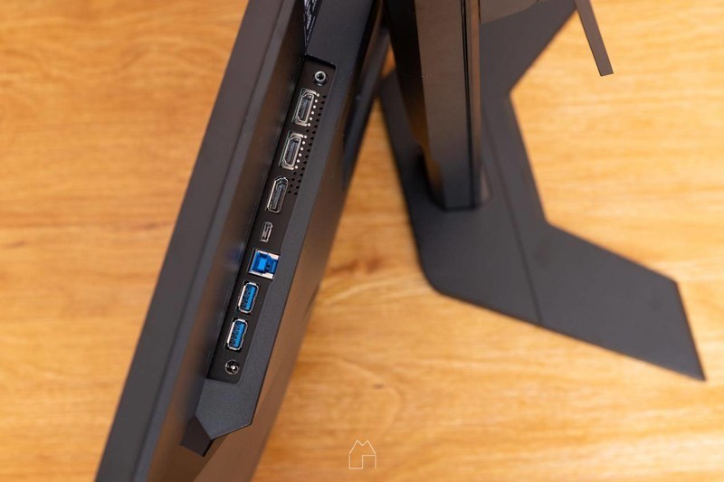 一套键鼠控制两台主机设备？——KVM显示器：技嘉M27Q上手