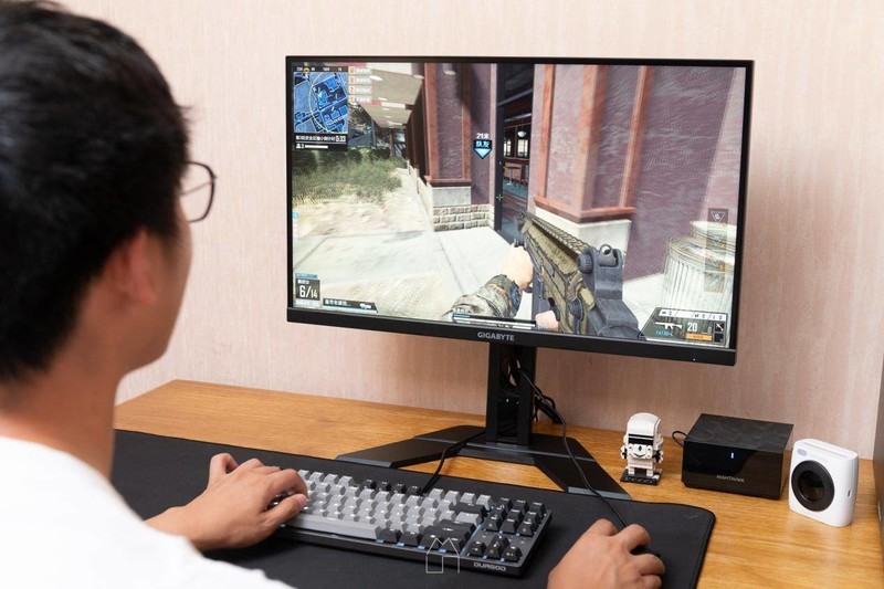 一套键鼠控制两台主机设备？——KVM显示器：技嘉M27Q上手