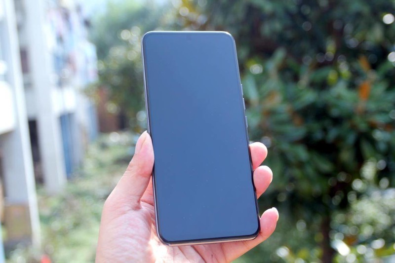 大隐隐于屏下，屏下摄像头手机中兴天机Axon 20 5G评测