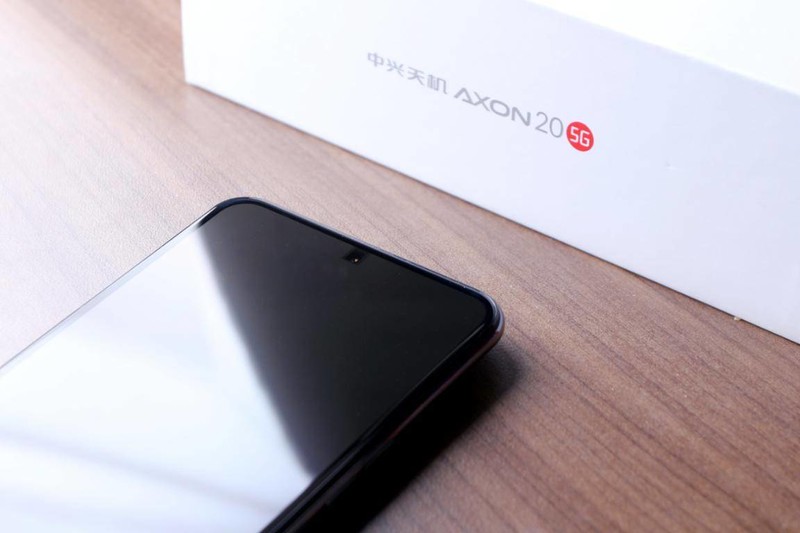 大隐隐于屏下，屏下摄像头手机中兴天机Axon 20 5G评测