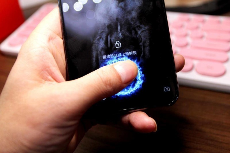 大隐隐于屏下，屏下摄像头手机中兴天机Axon 20 5G评测