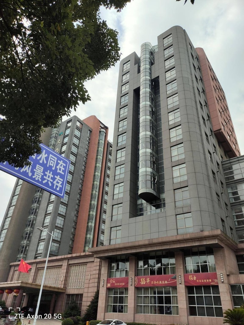 大隐隐于屏下，屏下摄像头手机中兴天机Axon 20 5G评测