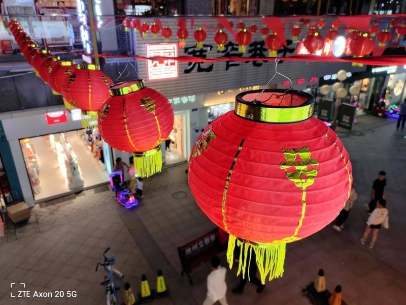 大隐隐于屏下，屏下摄像头手机中兴天机Axon 20 5G评测