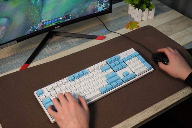 桌面极简主义者刚需！杜伽K310w三模一体机械键盘上手体验分享