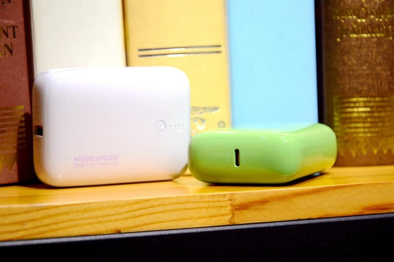 双口快充最高20W，体积如手帕纸般大小，移速小Q袖珍充电宝体验