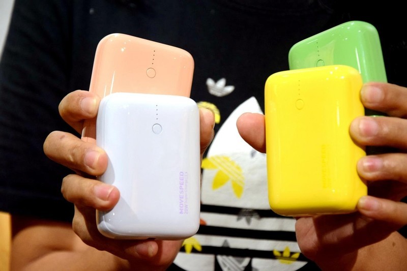 双口快充最高20W，体积如手帕纸般大小，移速小Q袖珍充电宝体验