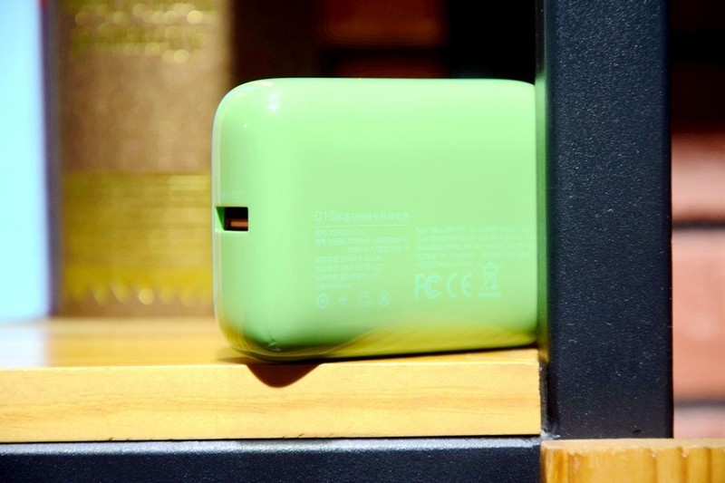 双口快充最高20W，体积如手帕纸般大小，移速小Q袖珍充电宝体验