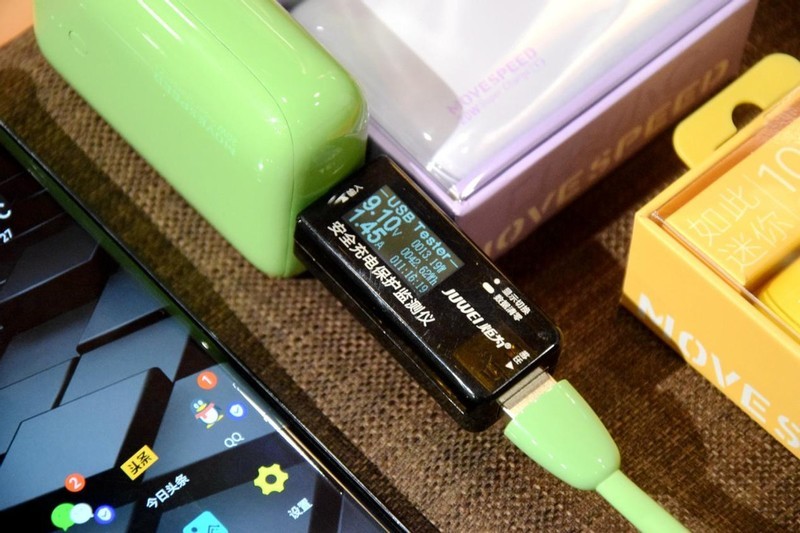 双口快充最高20W，体积如手帕纸般大小，移速小Q袖珍充电宝体验