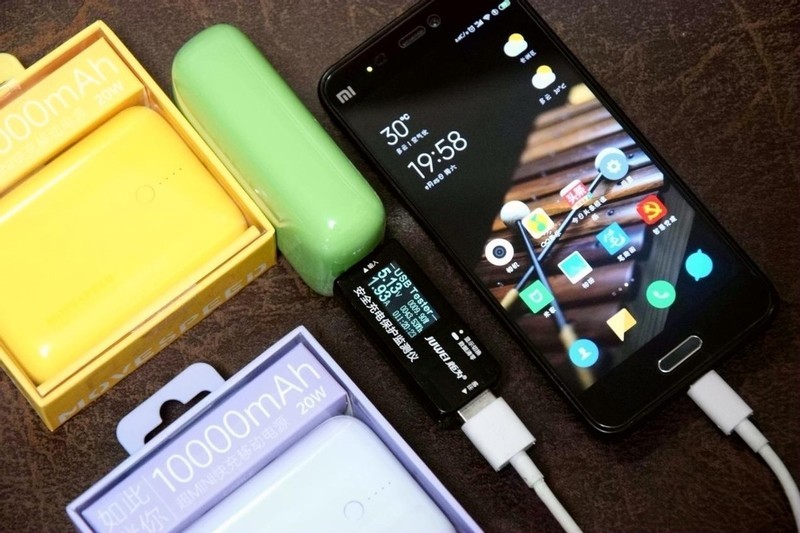 双口快充最高20W，体积如手帕纸般大小，移速小Q袖珍充电宝体验