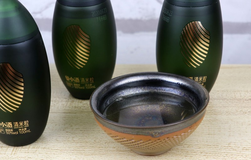 墨绿米粒带来的南派清香美酒——谷小酒清米粒体验