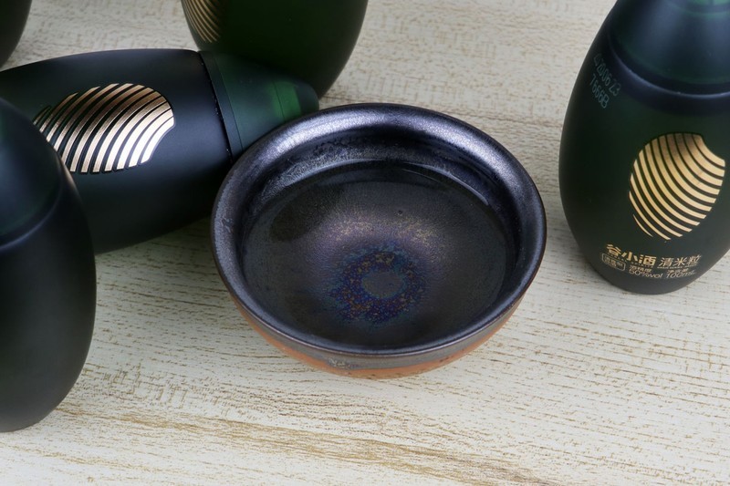 墨绿米粒带来的南派清香美酒——谷小酒清米粒体验