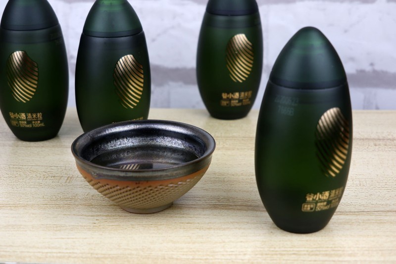墨绿米粒带来的南派清香美酒——谷小酒清米粒体验