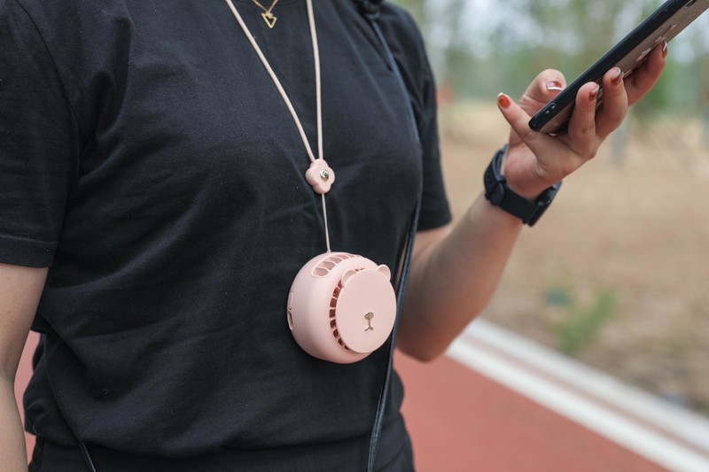 夏日出门也清凉，ORICO马卡熊挂脖风扇，让炎热一扫而光