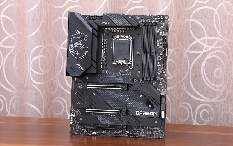 喜迎英特尔12代酷睿，MSI 微星 MPG Z690 CARBON WIFI 暗黑主板抢先看