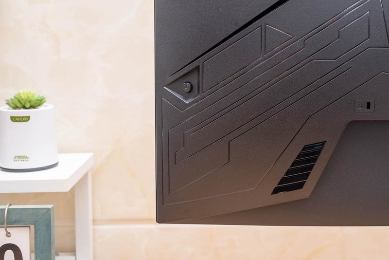 32寸2K曲面屏，165Hz高刷新率，KTC曲面电竞显示器体验