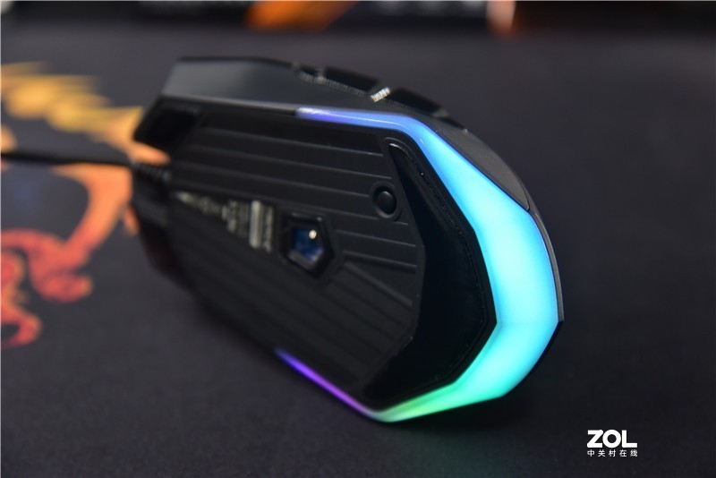 国产外设也逐渐能打—达尔优A970游戏鼠标的深藏不露