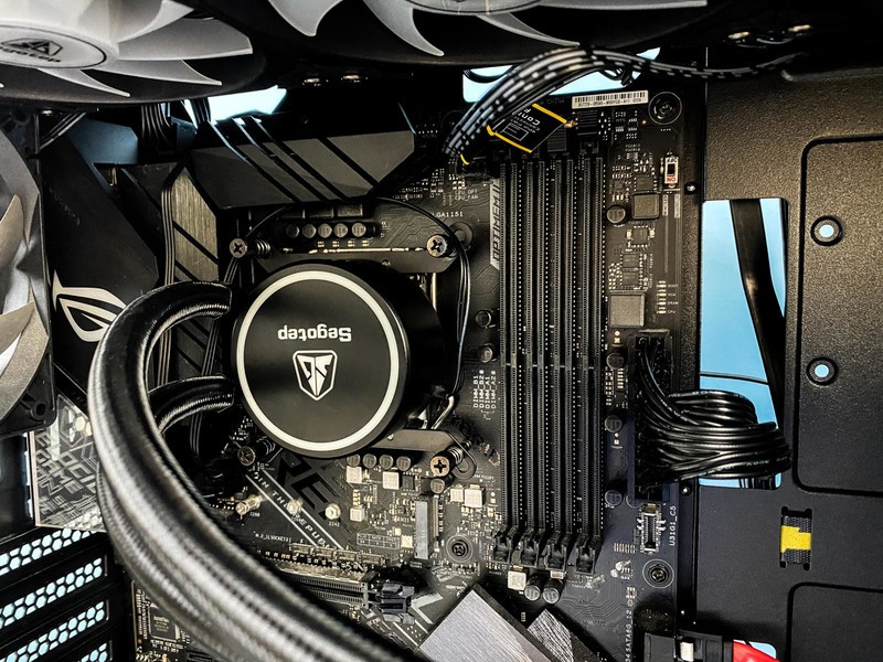 盛夏电脑散热的极限尝试，CPU频率提升40%，挑战5.2GHz超频散热