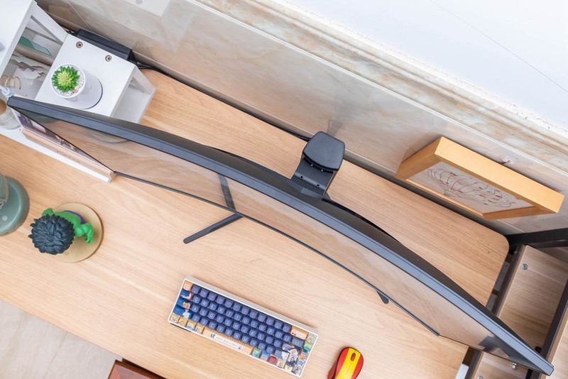 32寸2K曲面屏，165Hz高刷新率，KTC曲面电竞显示器体验