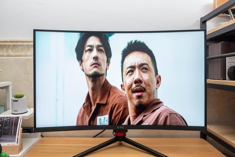 32寸2K曲面屏，165Hz高刷新率，KTC曲面电竞显示器体验