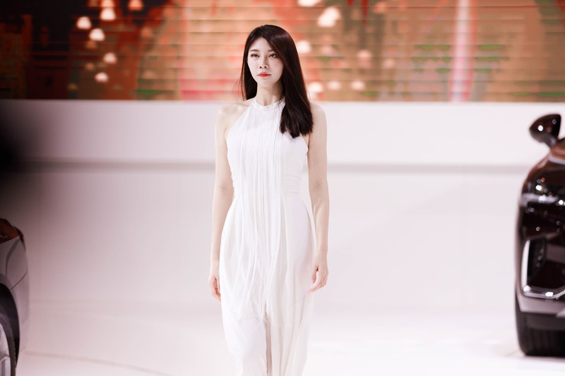 气质美女，潇洒而又婉约