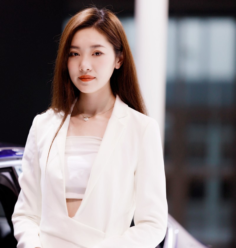 气质美女，潇洒而又婉约