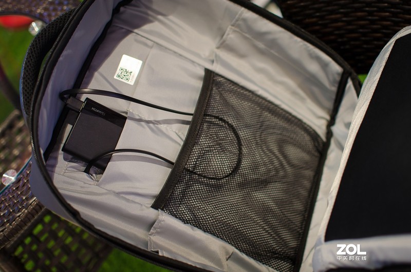 网红地摊神器，LED创意背包让出行脑洞大开